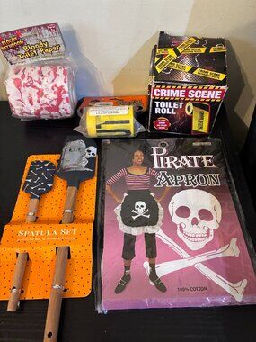 SET 6 HALLOWEEN PIRATE APRON RIP SPATULAS BLOODY CRIME SCENE TOILET PAPER TAPE